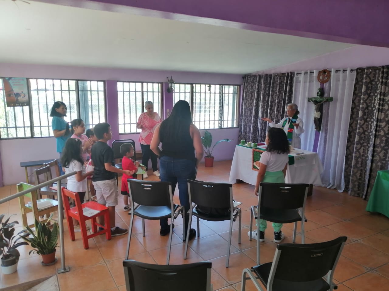 Comunidad de Alajuelita, realiza bendición a niñez de la comunidad